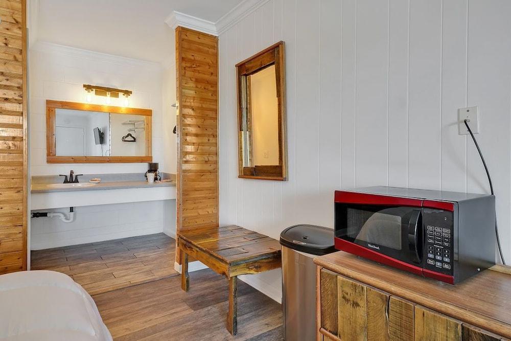 Dry Dock Inn photo 11