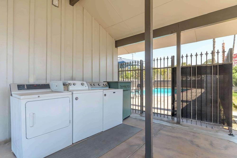Studio 6 Suites Madera, California - Yosemite photo 24