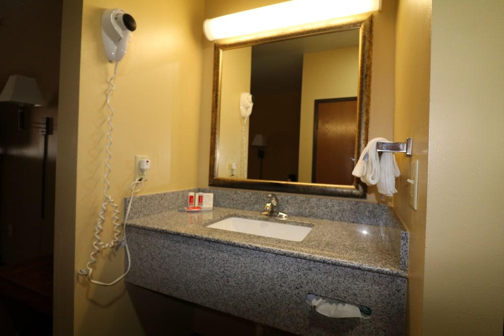 Econo Lodge Lubbock I-27 photo 13