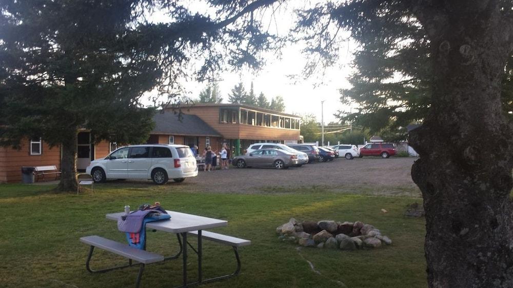 Bear Paw Inn photo 5