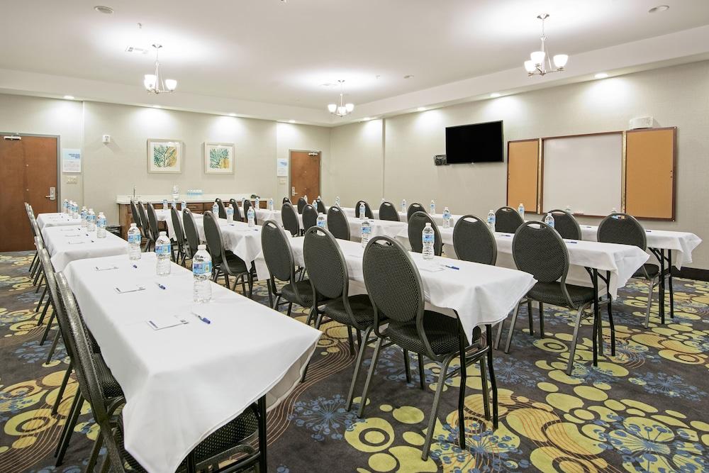 Holiday Inn Express Hotel & Suites Monahans - I-20 by IHG photo 21