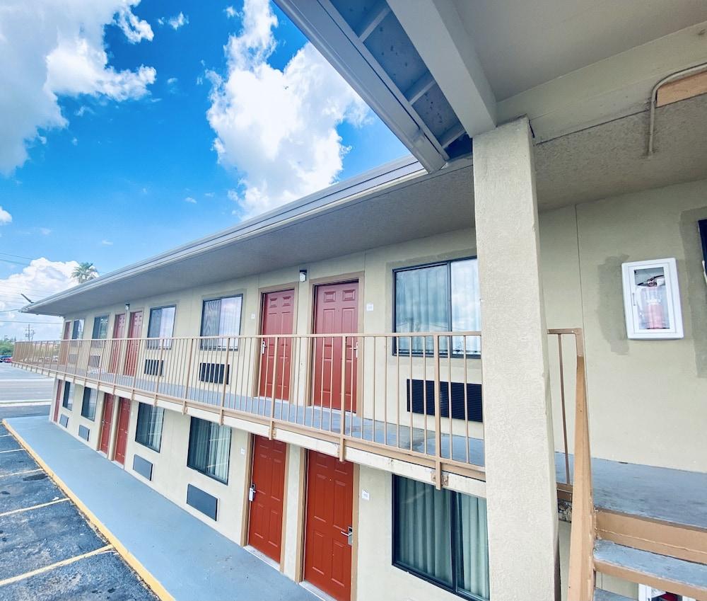 Executive Inn Kingsville photo 25