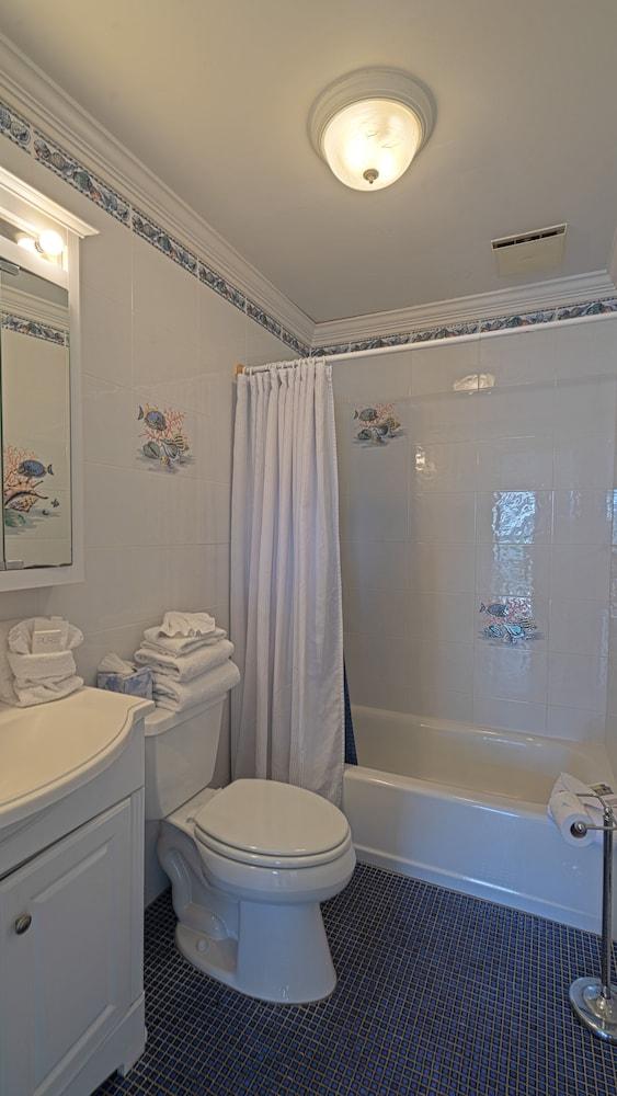 Montauk Oceanside Suites photo 63