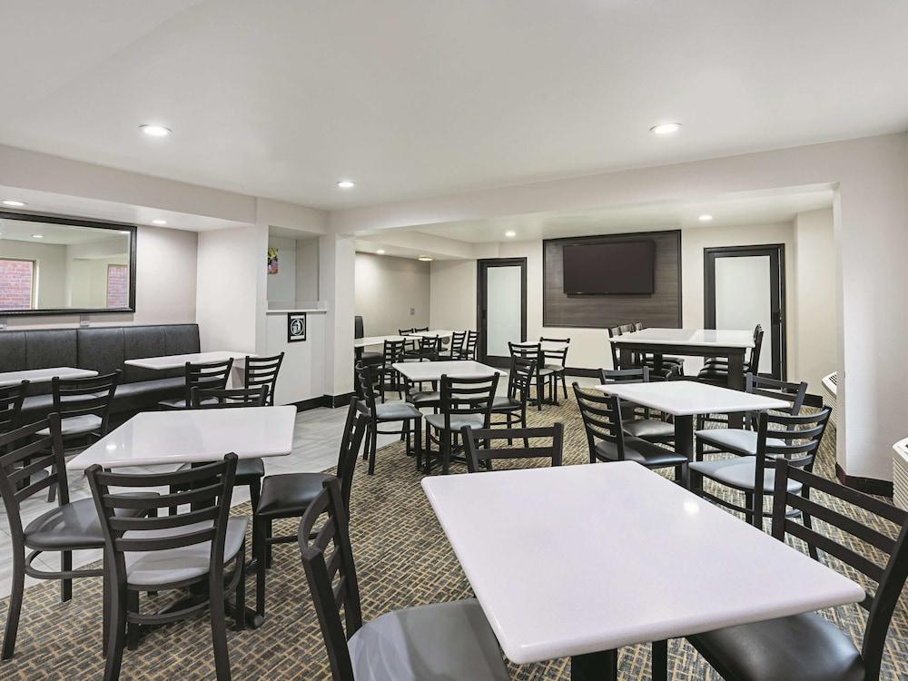 La Quinta Inn & Suites by Wyndham Minneapolis Northwest photo 11