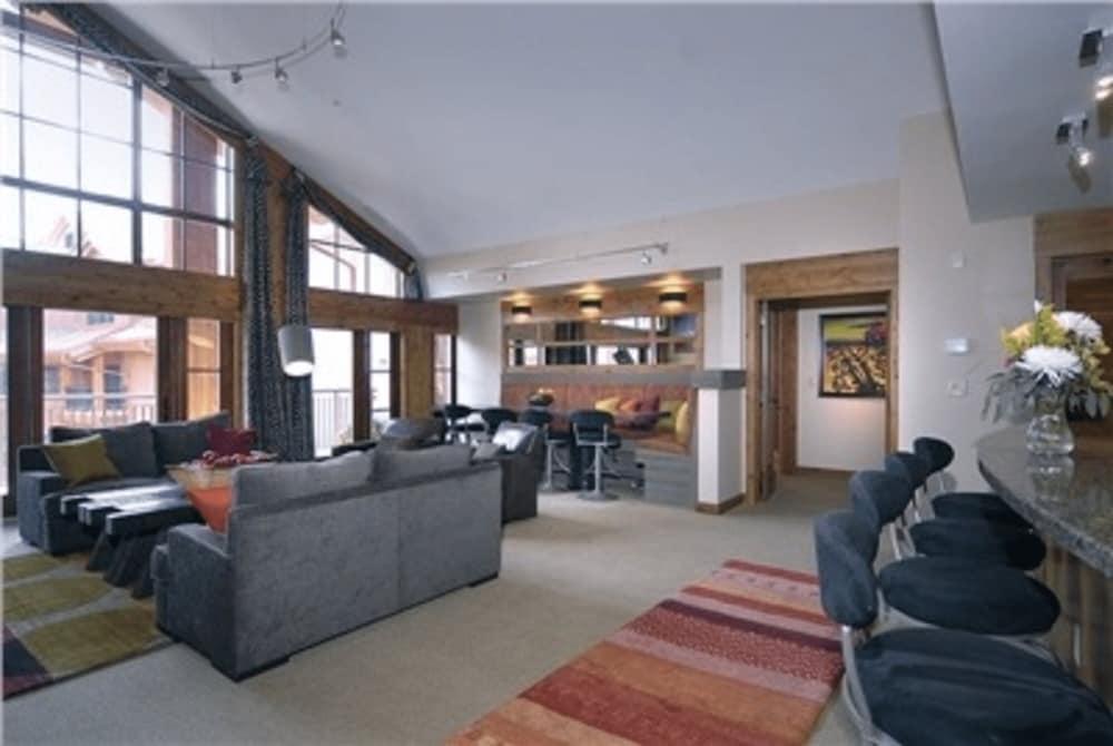 The Lodge at Mountaineer Square, A Vail Resorts Property photo 70