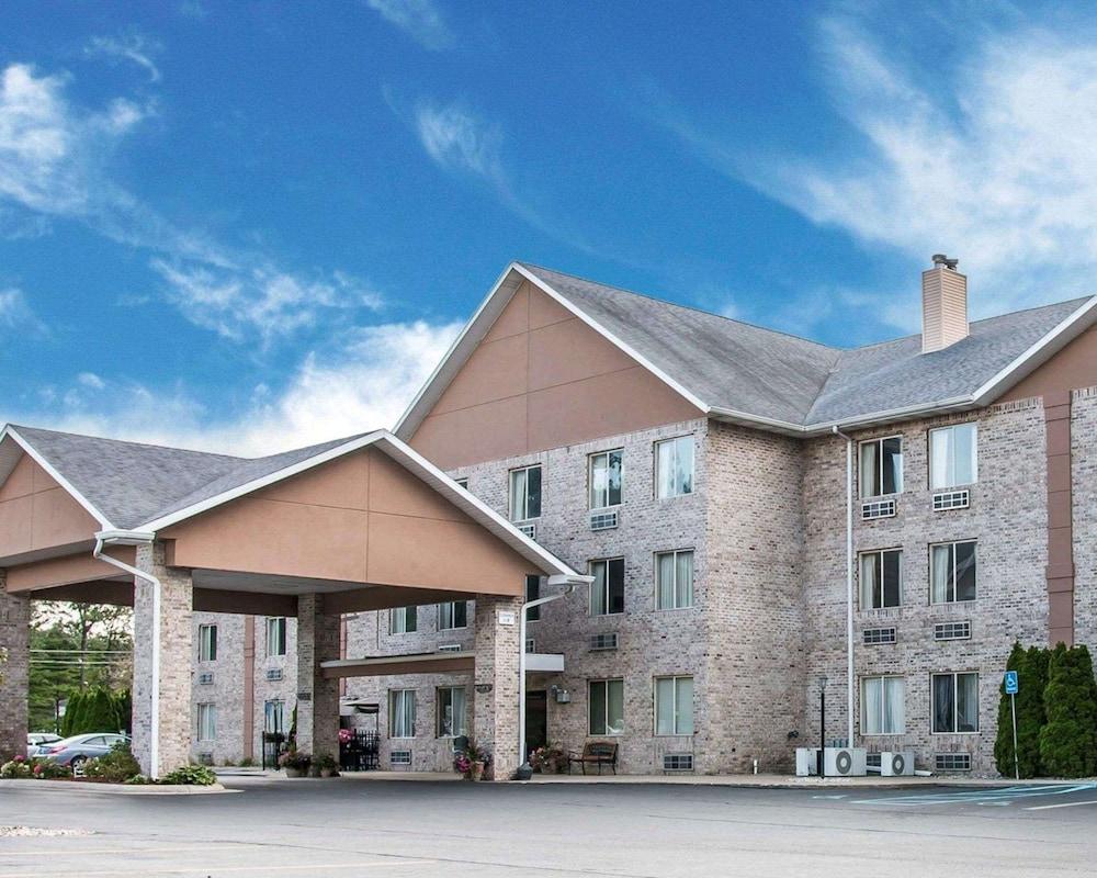 Comfort Inn Whitehall near Michigan's Adventure — hotel in Whitehall
