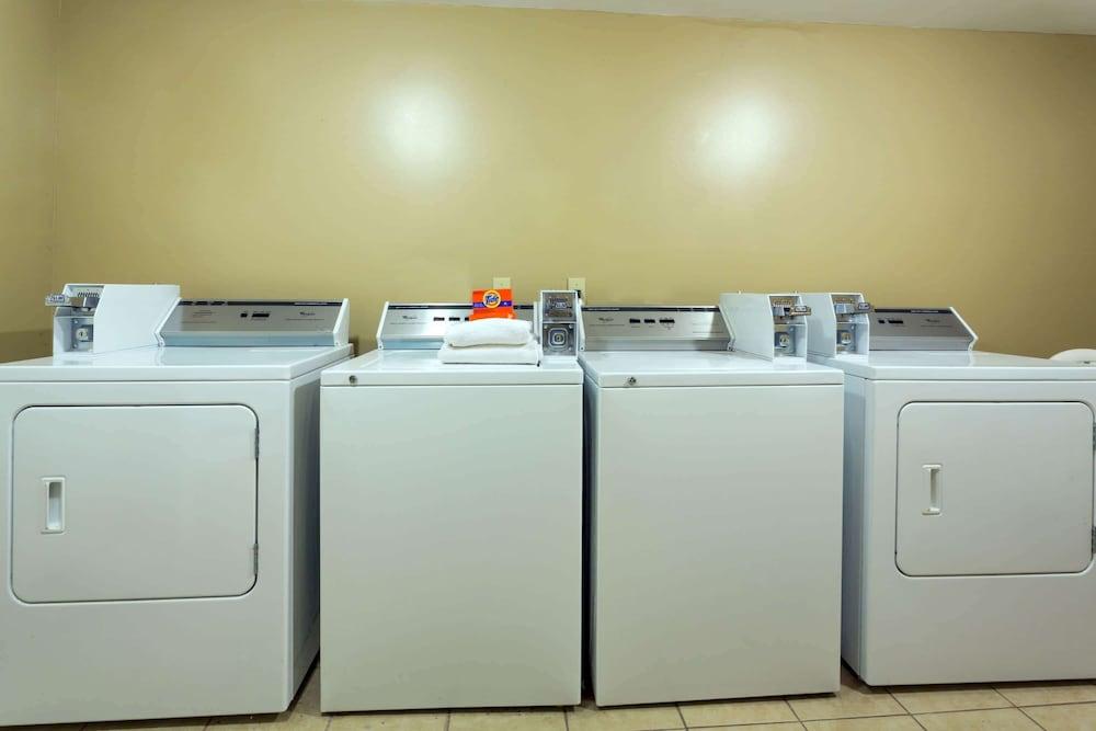 Ramada by Wyndham Lake Placid photo 2