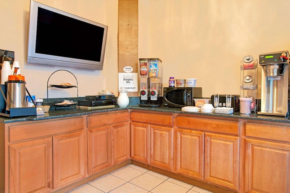 Knights Inn South Hackensack photo 13