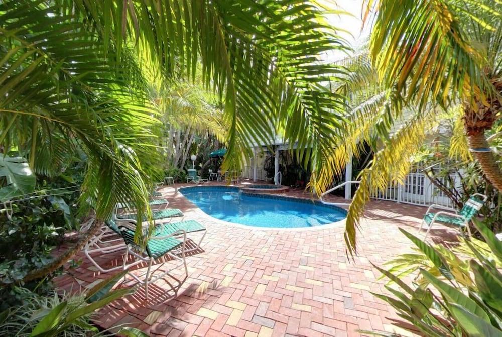 Siesta Palms By the Beach photo 15