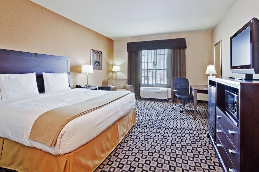 Holiday Inn Express Hotel & Suites Clovis by IHG photo 7