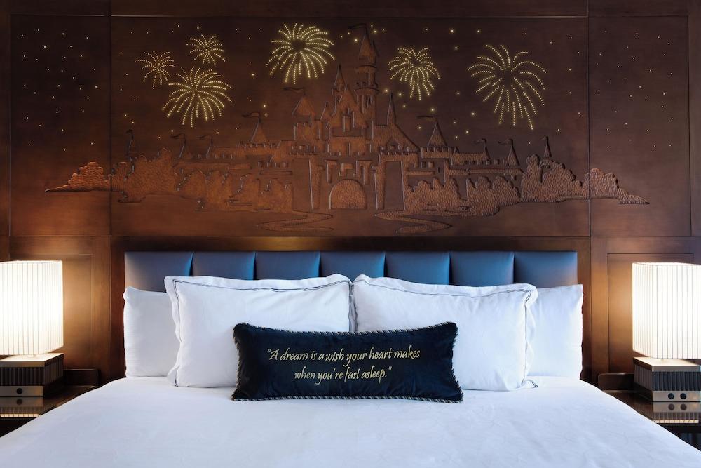 Disneyland Hotel photo 60