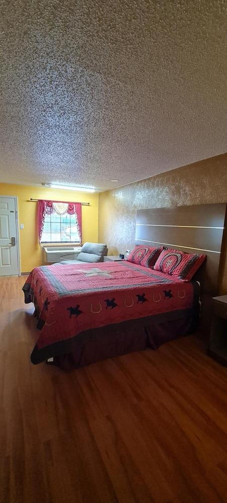 Chaparral Motel photo 28