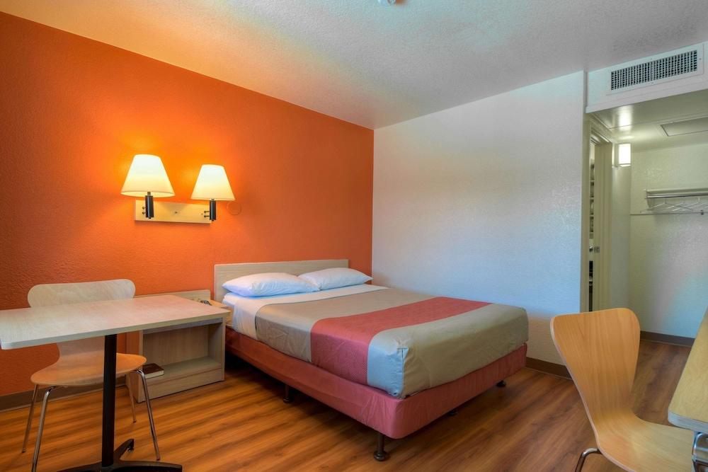 Motel 6 Riverside West - Jurupa Valley photo 25