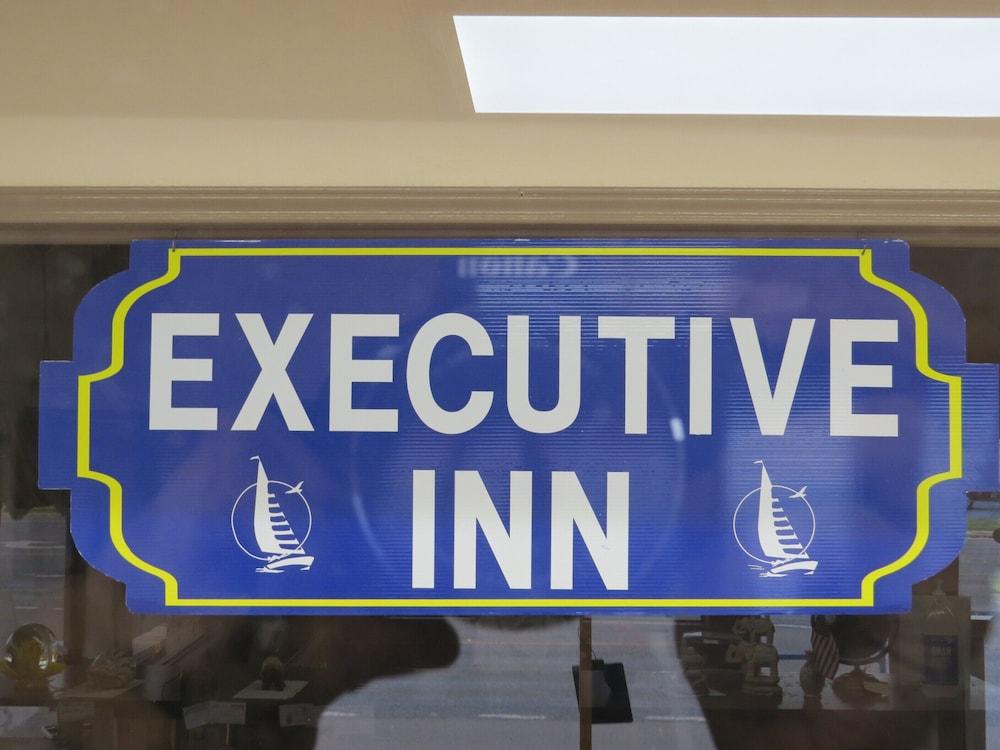 Executive Inn and Suites photo 14