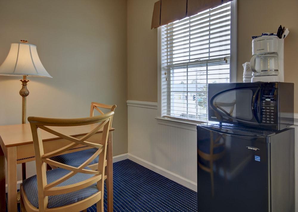 Ambassador Inn photo 2
