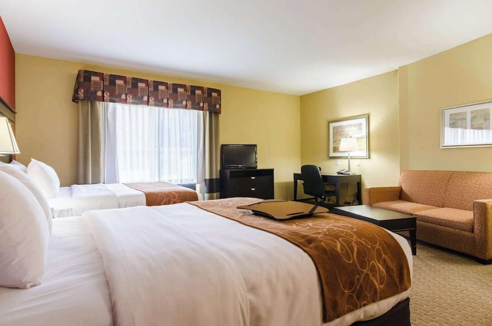 Comfort Suites Salina South photo 36