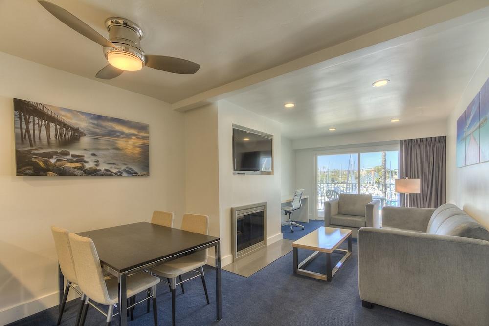 Oceanside Marina Suites photo 2