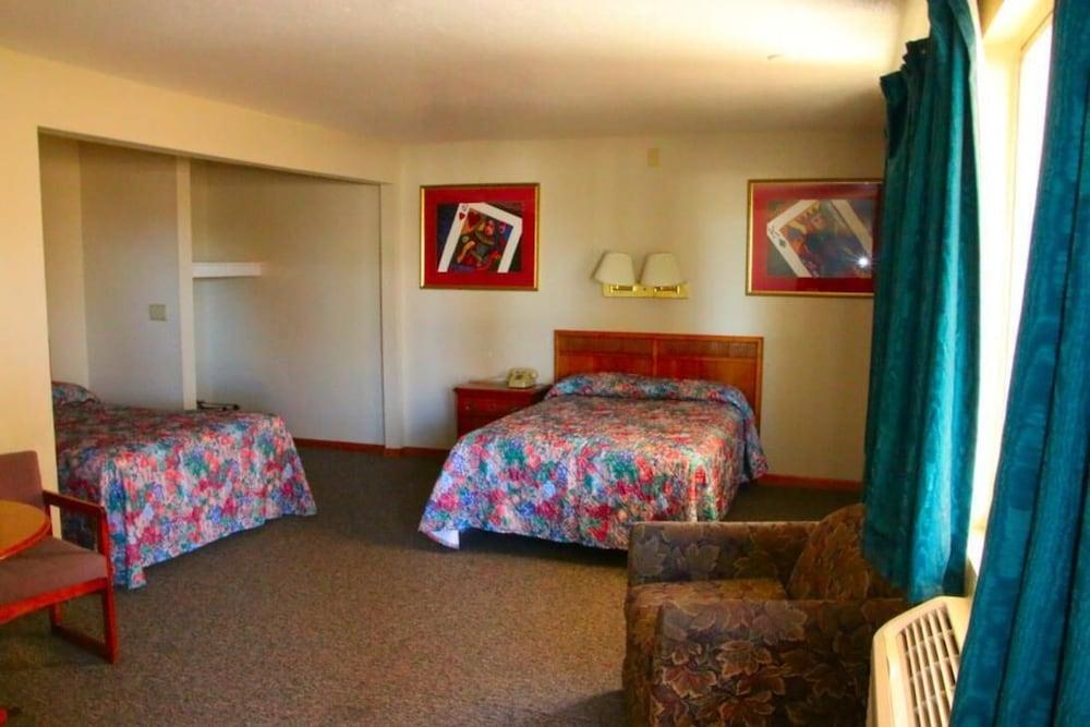 Travelers Inn photo 42