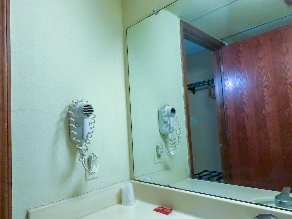 Salina Inn photo 3