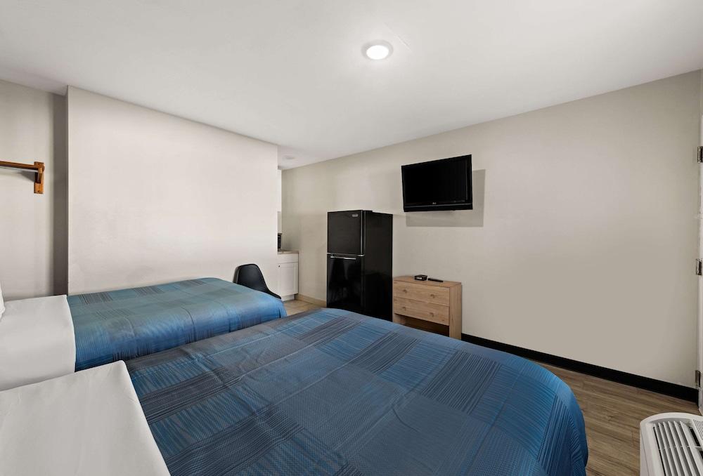 Rodeway Inn Charlotte Independence Blvd. photo 8