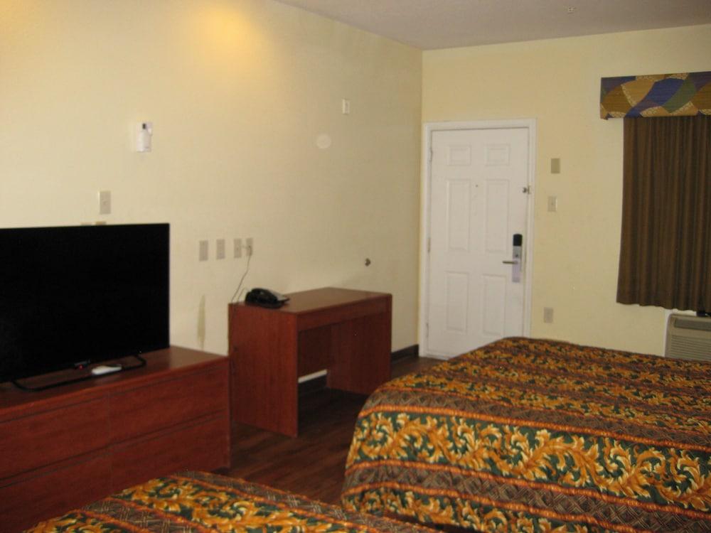 Scottish Inn and Suites photo 6