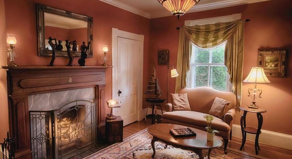 The Foster Harris House photo 31