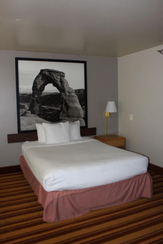 Super 8 by Wyndham Green River photo 13