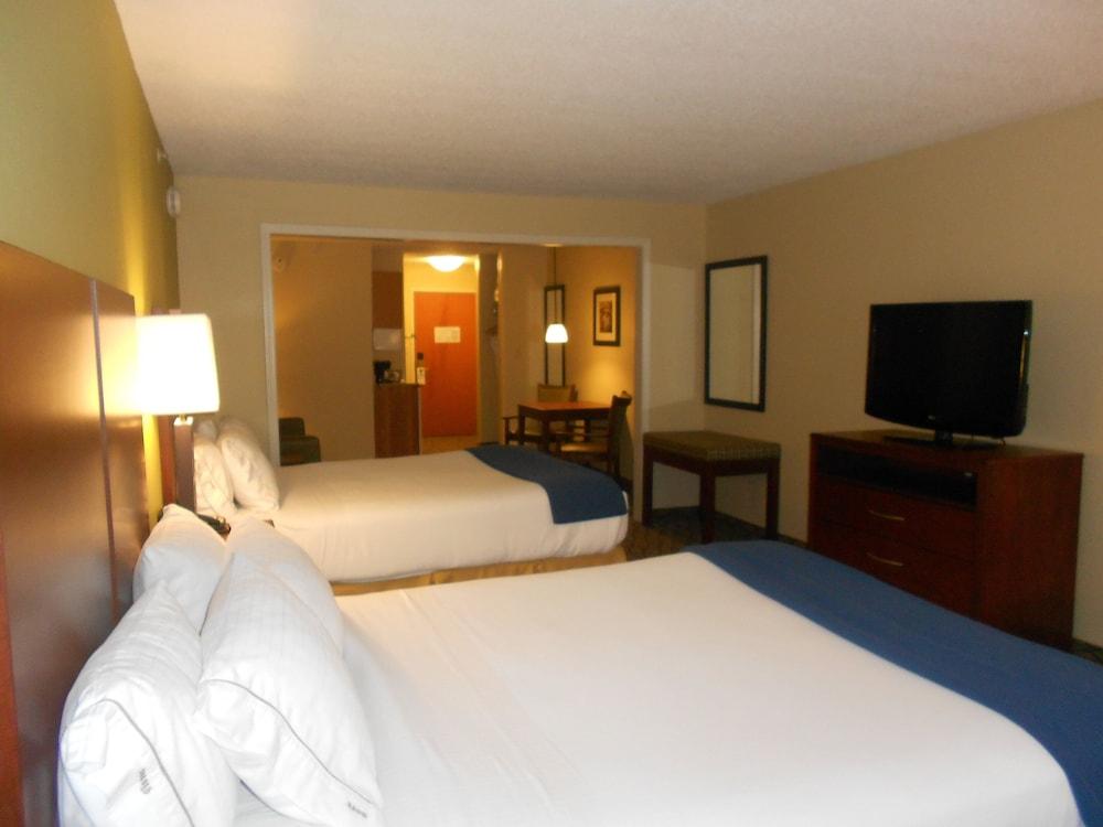 Holiday Inn Express & Suites Lancaster by IHG photo 19