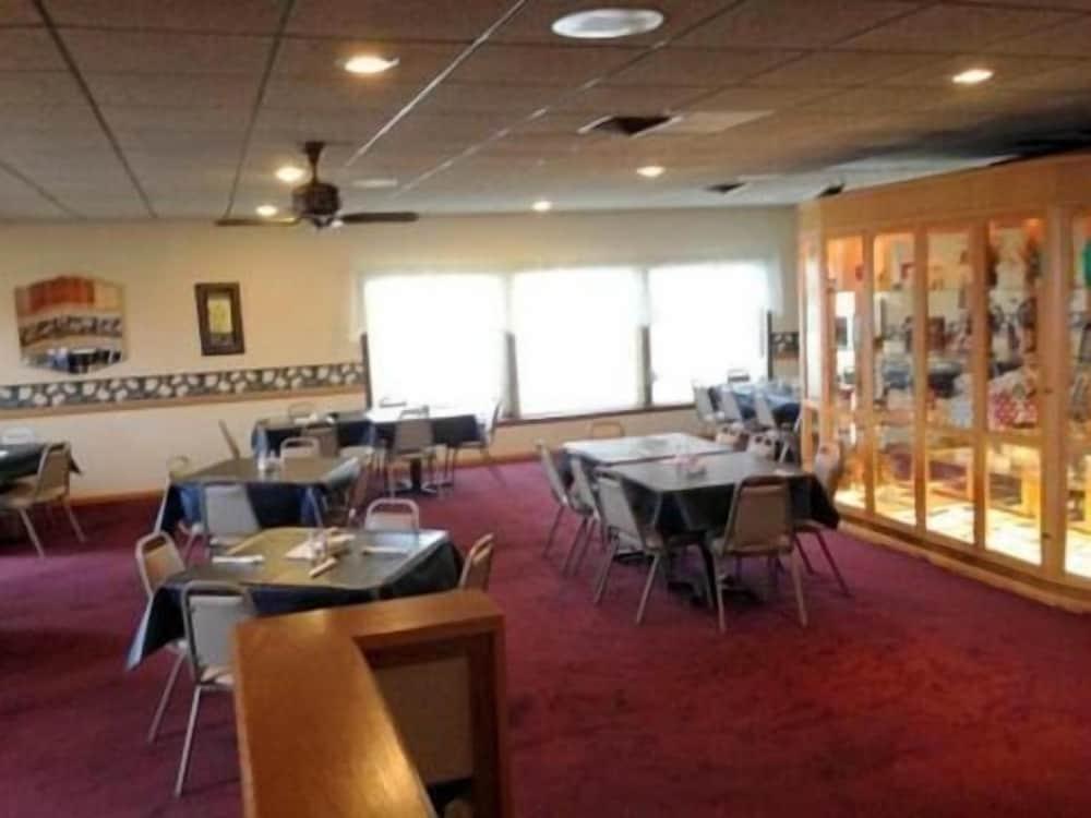 Cedar Inn photo 19