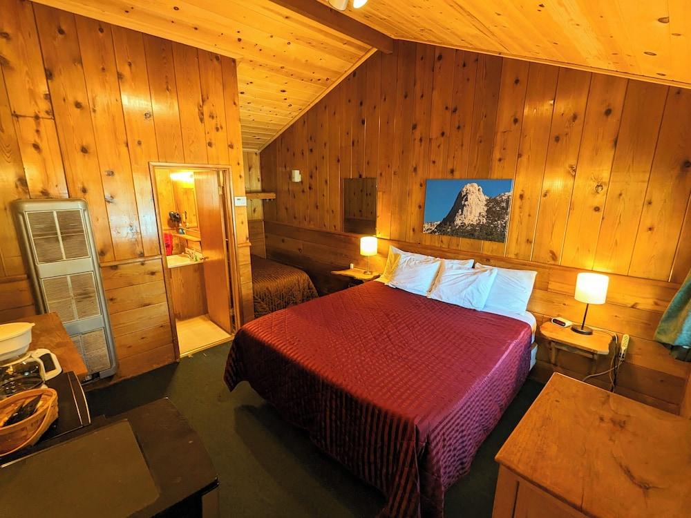 Bluebird Cottage Inn photo 44