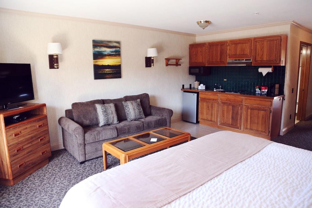 Coachman Inn & Suites photo 16