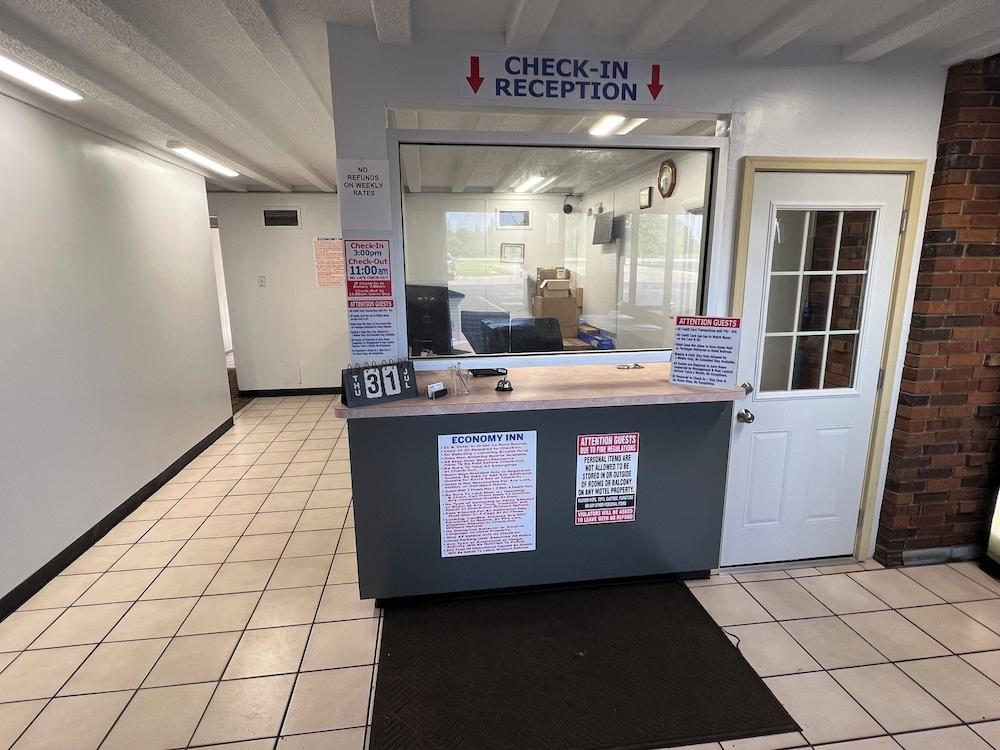 Economy Inn photo 10