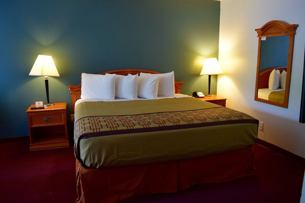 Snelling Motel photo 33