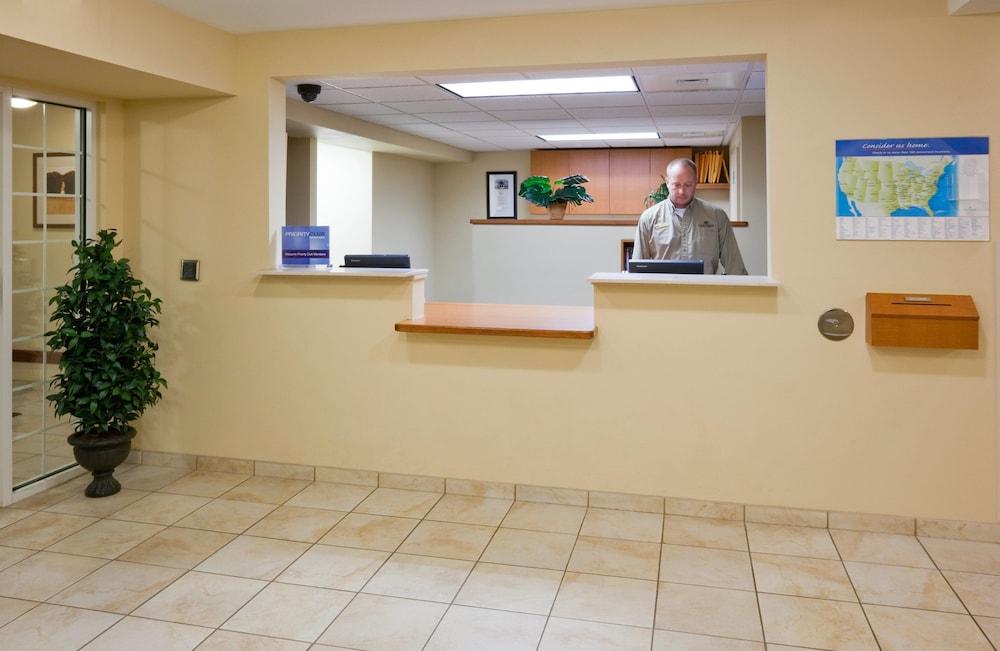 Candlewood Suites Milwaukee Brown Deer by IHG photo 28