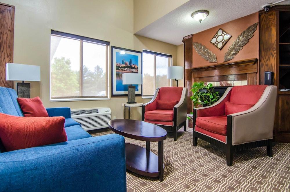 Quality Suites St. Joseph photo 4