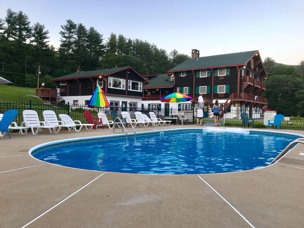 Swiss Chalets Village Inn photo 31