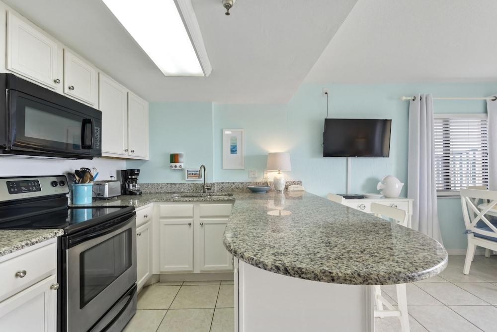 Tropical Suites at Sunglow Resort photo 77