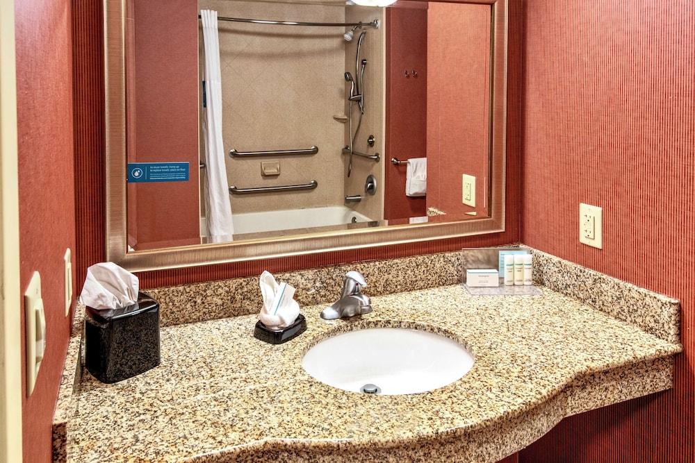 Hampton Inn Jacksonville-Anniston Area photo 35