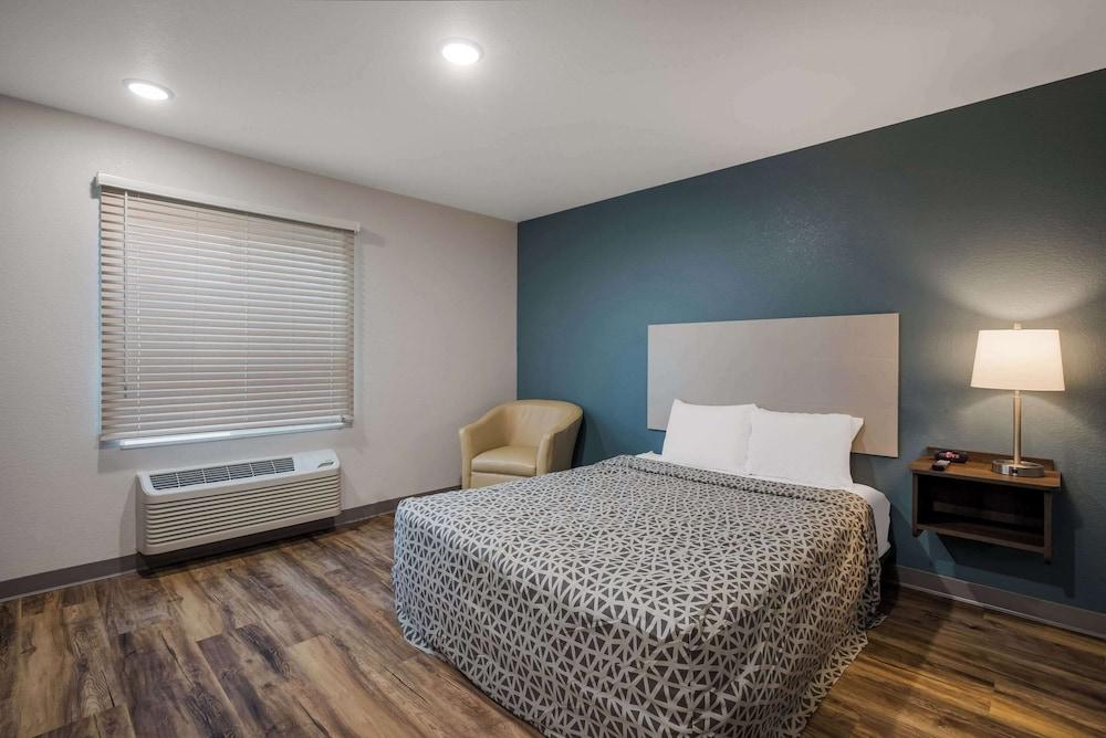 Woodspring Suites Milwaukee - Menomonee Falls photo 9