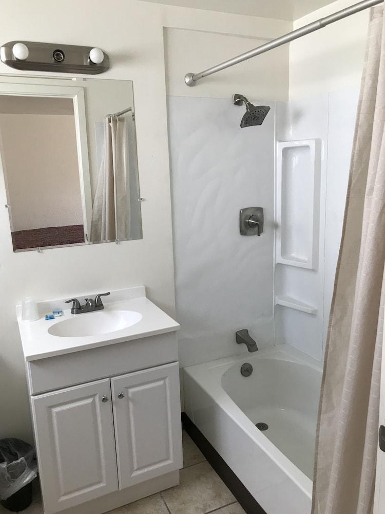 Townhouse Motel photo 9