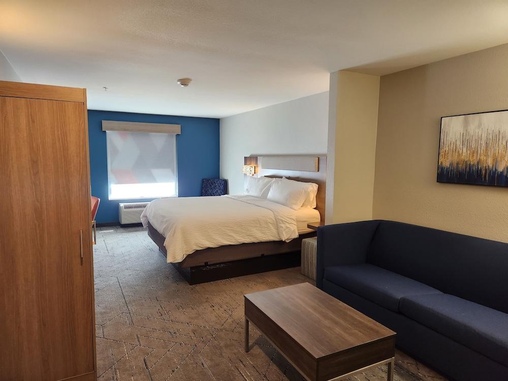 Holiday Inn Express & Suites Perry by IHG photo 15