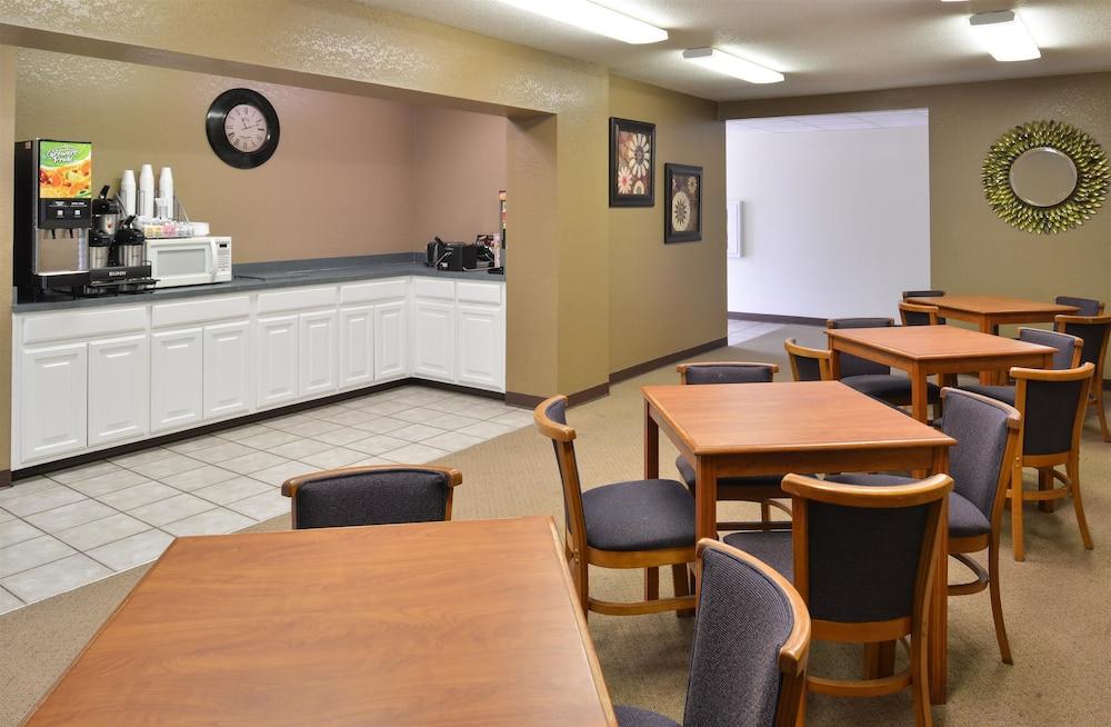 Americas Best Value Inn Smackover photo 22