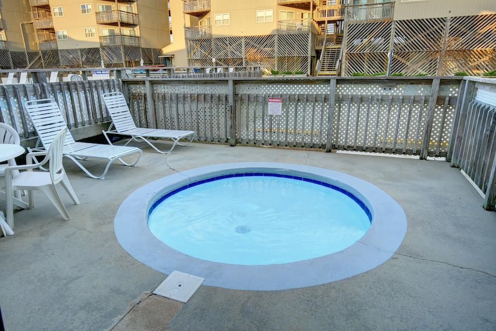 Outer Banks Beach Club photo 35