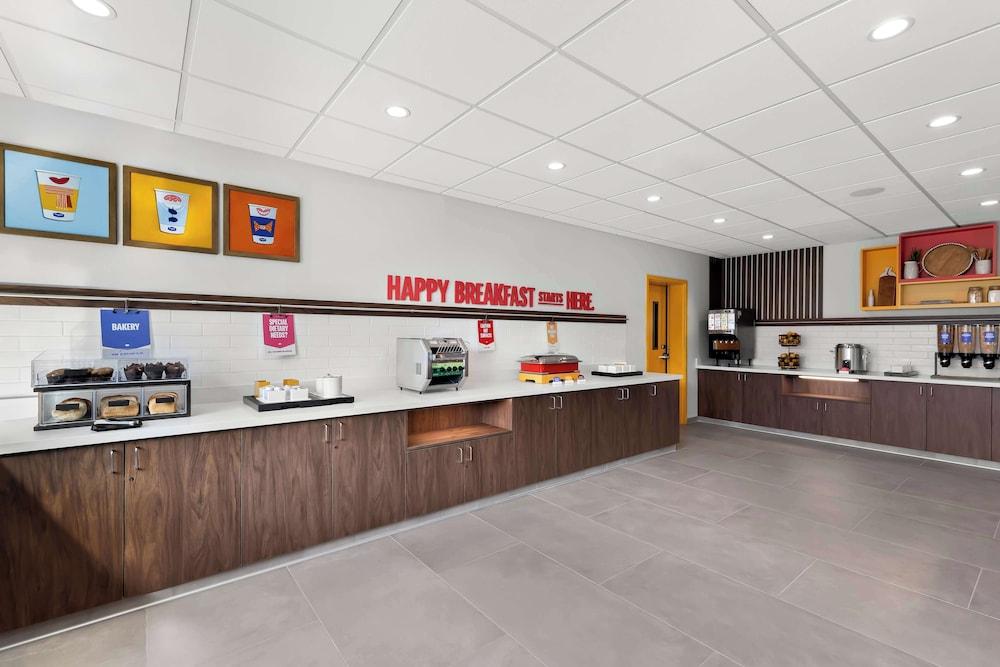 Hampton Inn & Suites Corona, Ca photo 18