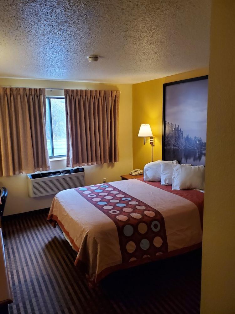 Super 8 by Wyndham La Vale/Cumberland Area photo 3