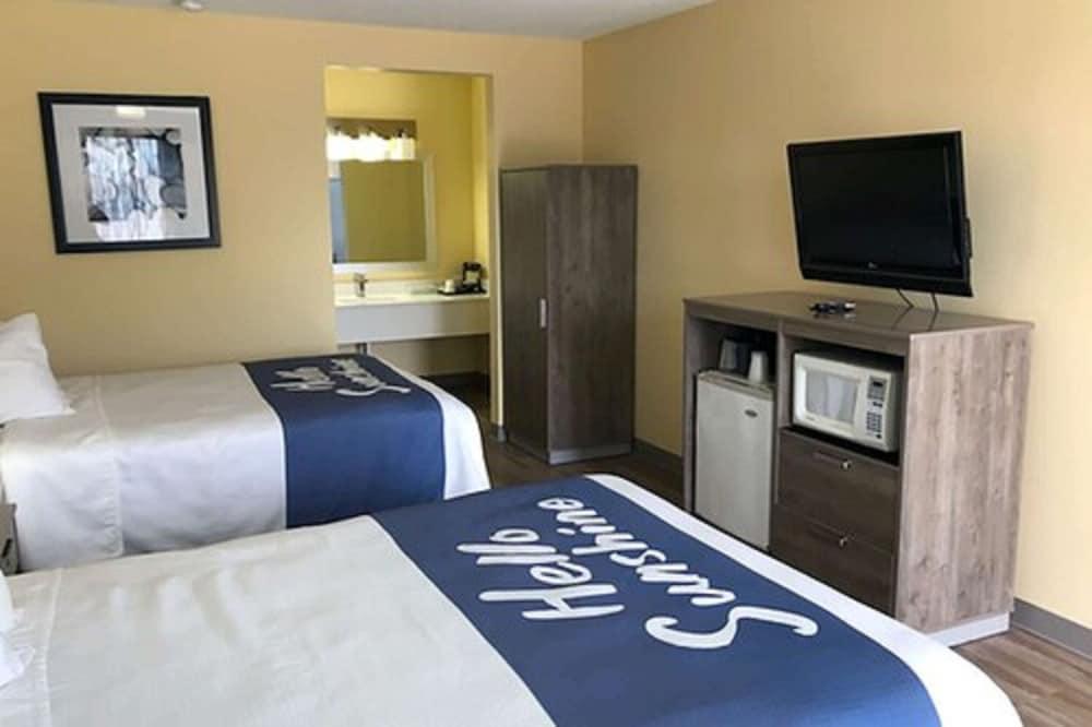 Days Inn by Wyndham Cape Carteret near Emerald Isle photo 14