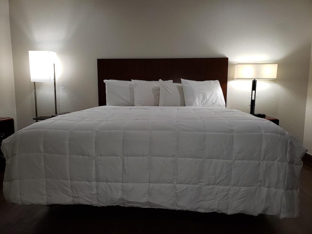 CLEAR LAKES INN photo 15