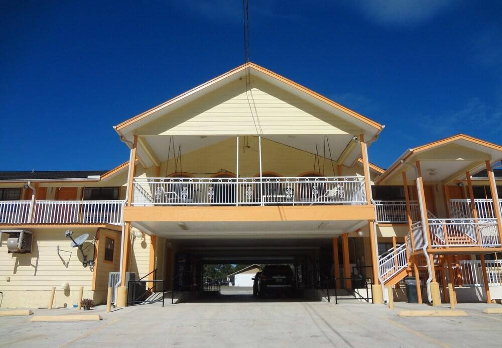 Antlers Inn photo 17