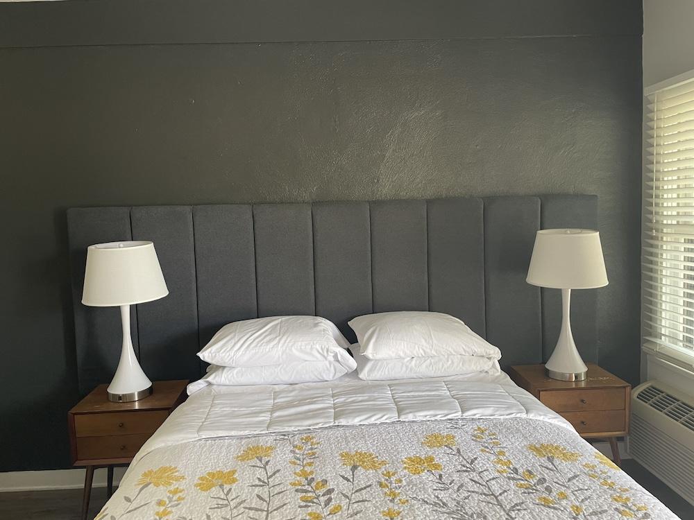 Blue Star Motel photo 32