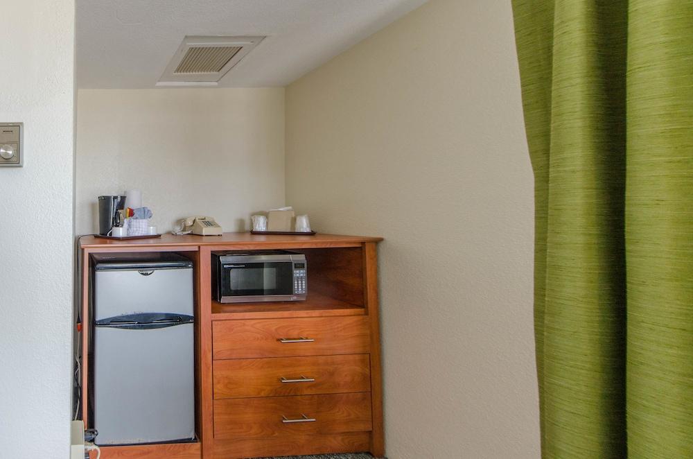 Attache Motel photo 13